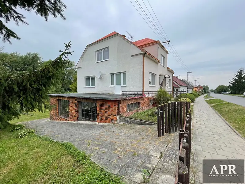 Prodej rodinného domu 234 m², pozemek 1436 m², Horní Němčí – náhled fotky 2