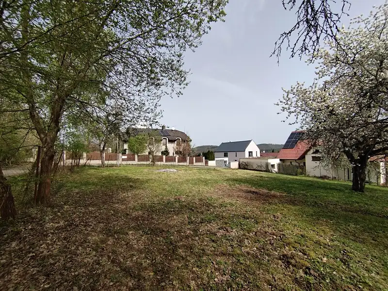 Prodej stavebního pozemku 856 m², Chrustenice – náhled fotky 2
