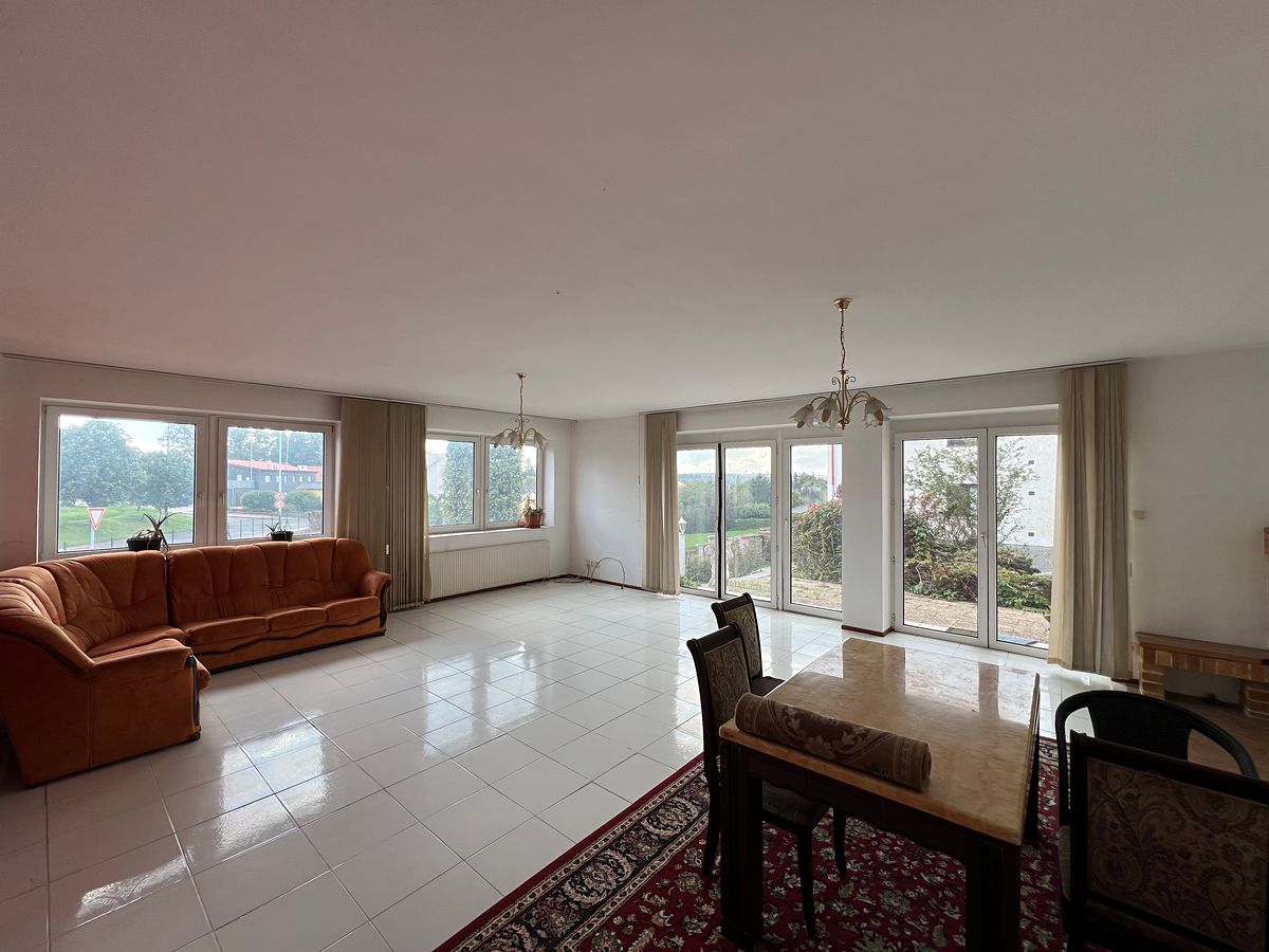 Prodej rodinného domu 428 m², pozemek 831 m² – fotografie 3