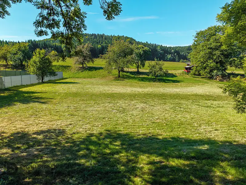 Prodej stavebního pozemku 1783 m², Přívrat – náhled fotky 1
