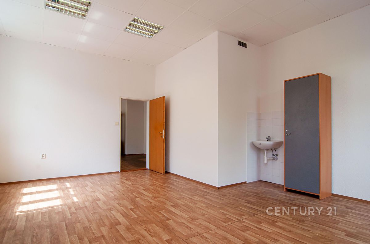 Pronájem kanceláře 74 m² – fotografie 4