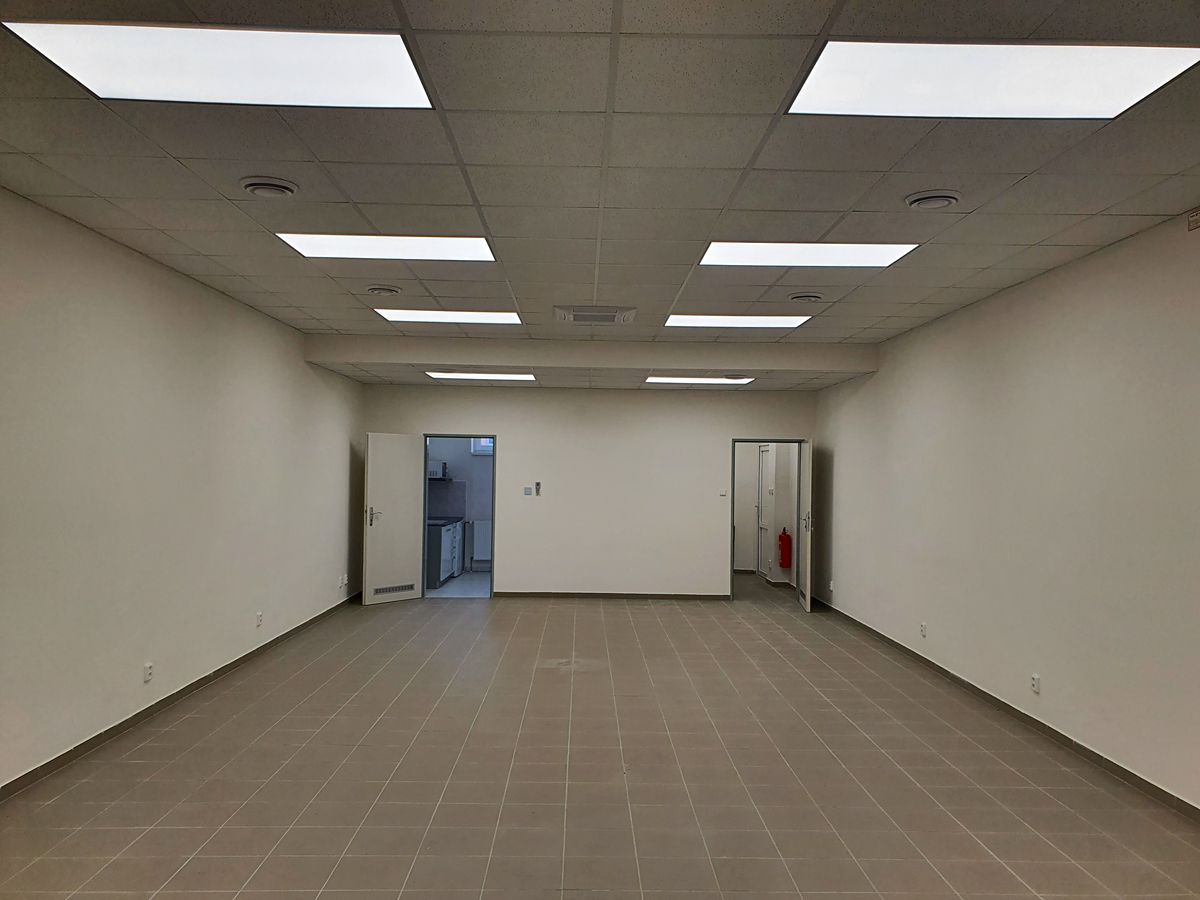 Pronájem obchodního prostoru 87 m² – fotografie 2