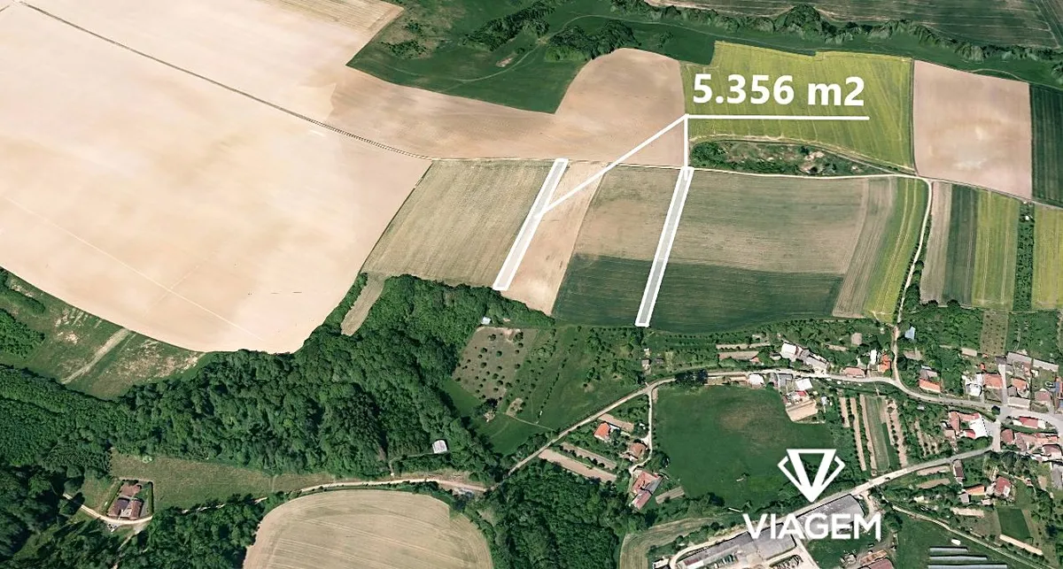 Prodej podílu 1/2 pole 2678 m²