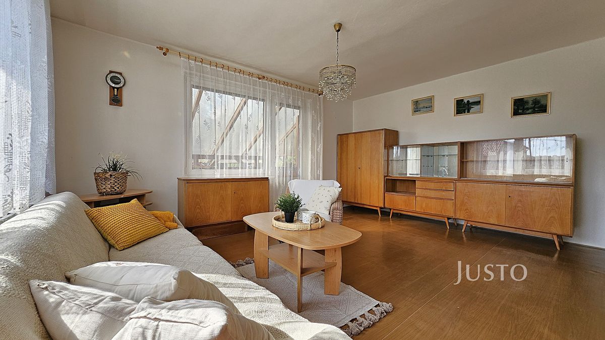 Prodej rodinného domu 296 m², pozemek 853 m² – fotografie 2