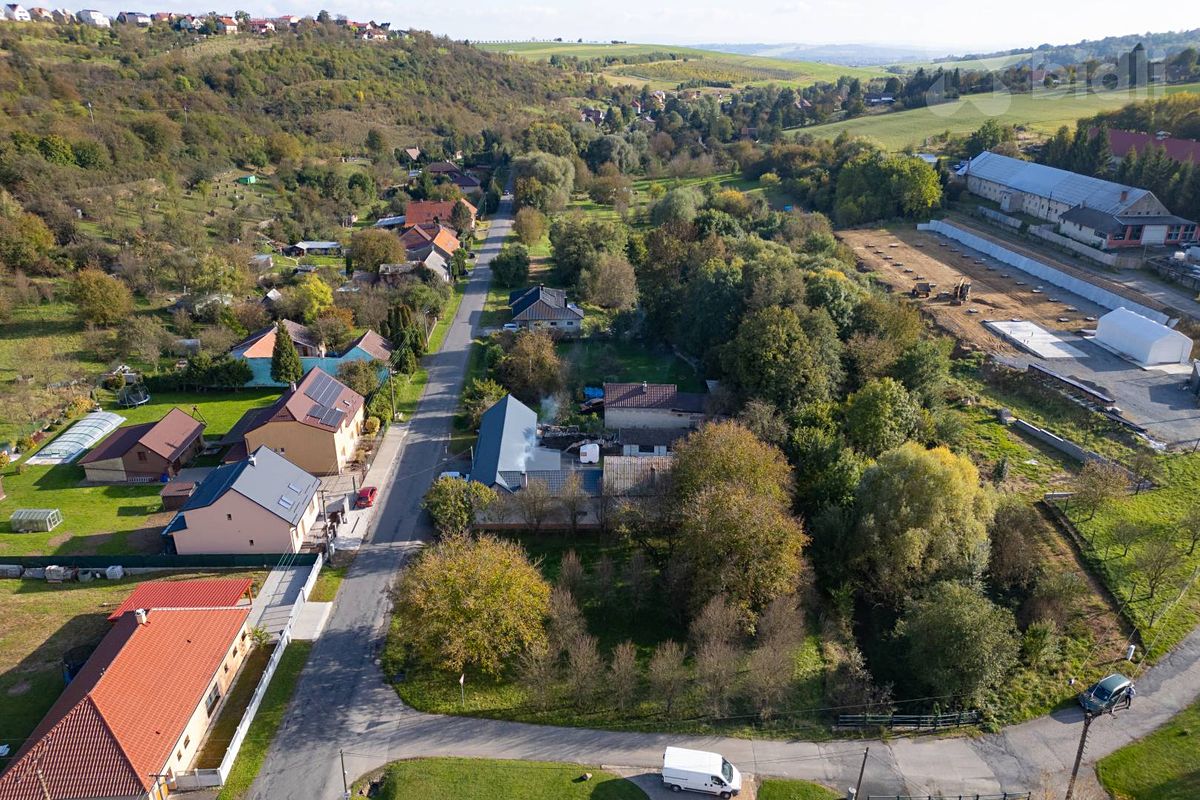 Prodej stavebního pozemku 841 m² – fotografie 2