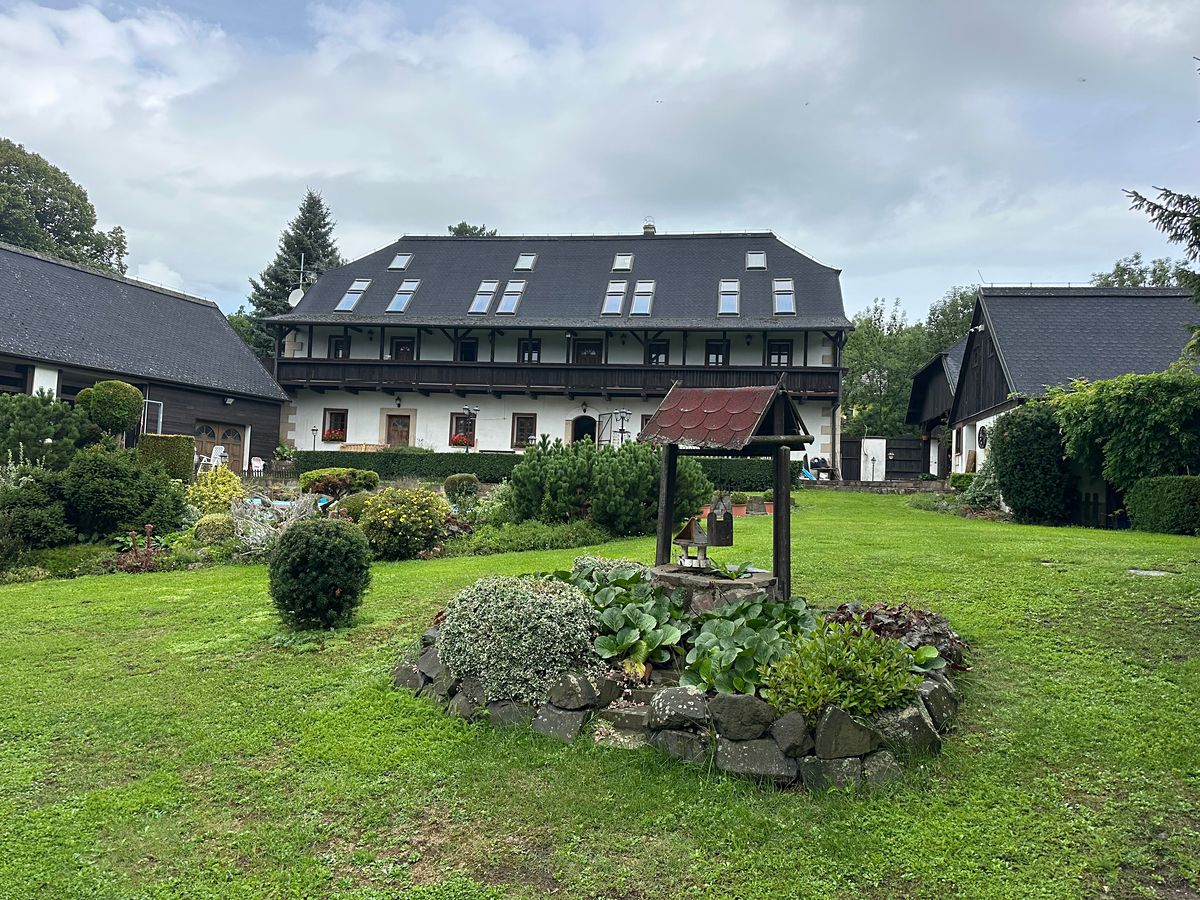 Prodej vícegeneračního domu 635 m², pozemek 36219 m², Povrly – fotka 1 z 3