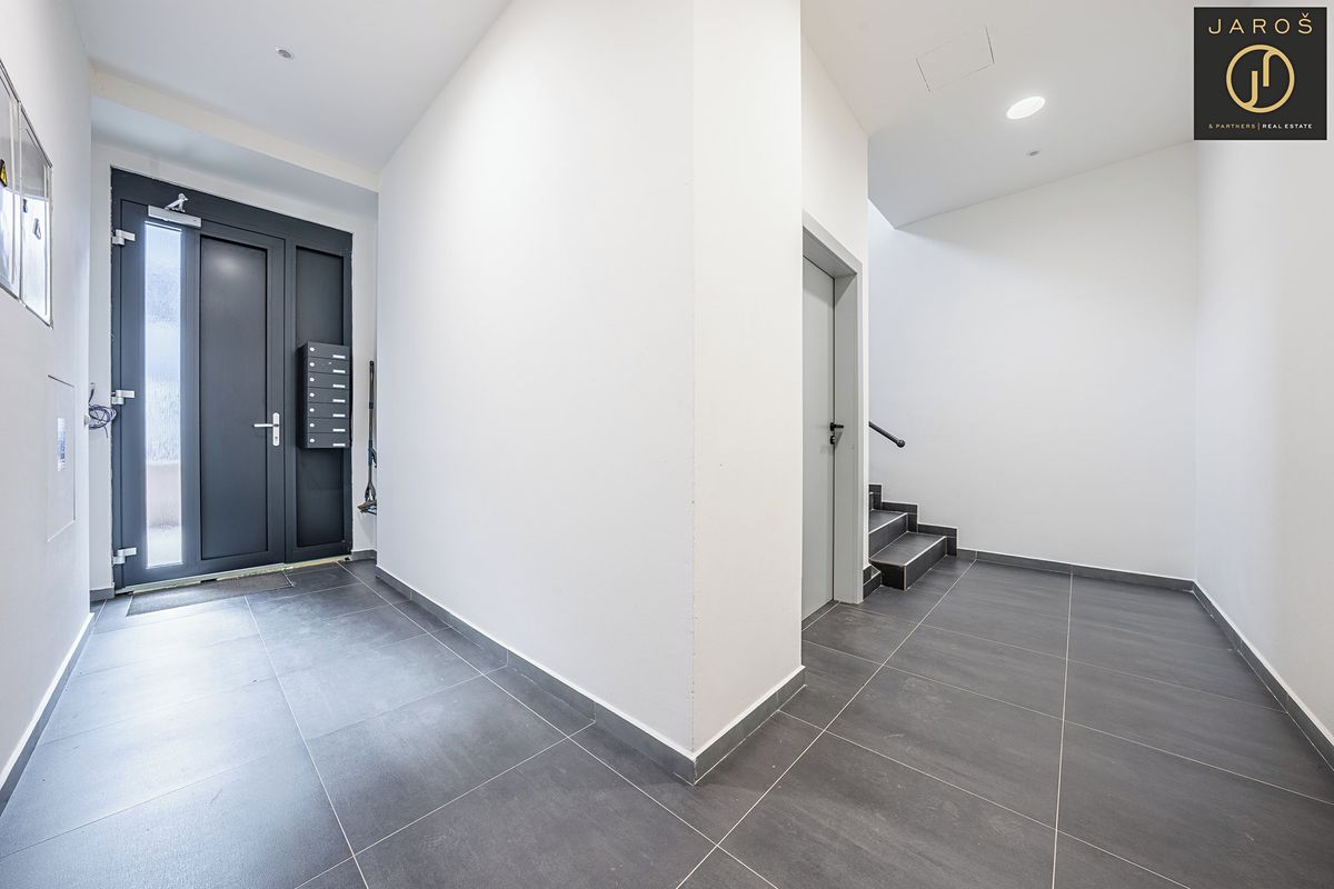 Prodej obchodního prostoru 402 m² – fotografie 4