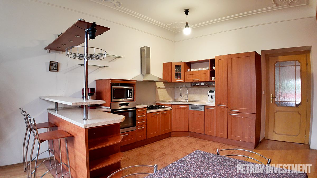 Prodej rodinného domu 690 m², pozemek 652 m² – fotografie 4