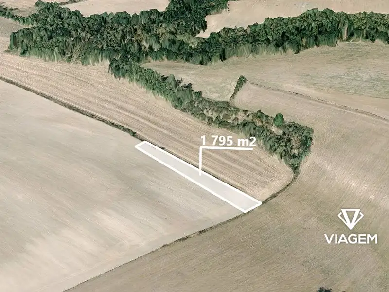 Prodej pole 1795 m², Mělník – náhled fotky 1