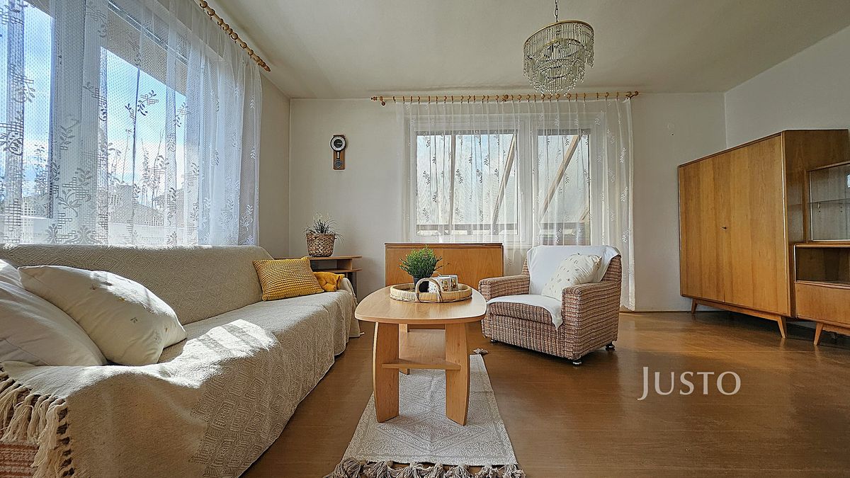 Prodej rodinného domu 296 m², pozemek 853 m² – fotografie 3