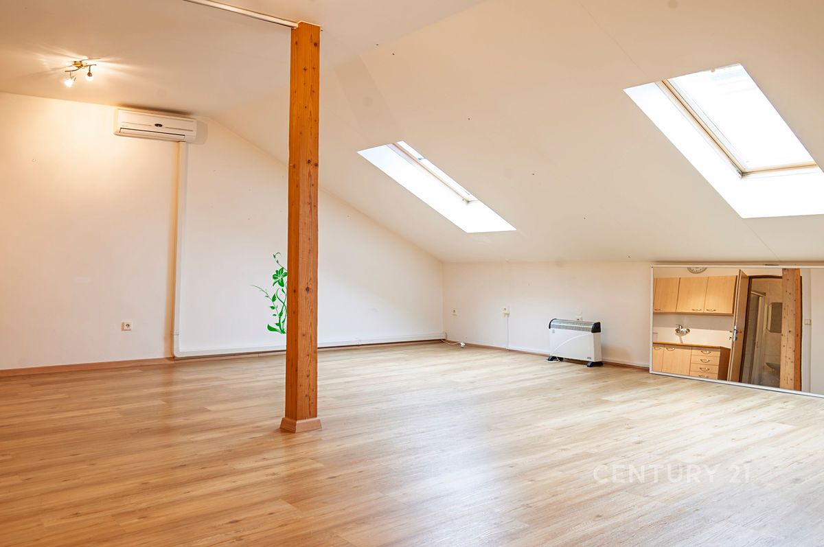 Pronájem obchodního prostoru 82 m² – fotografie 2