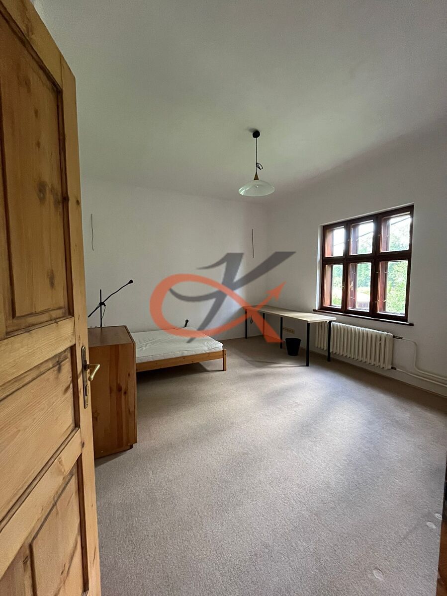 Pronájem rodinného domu 185 m², pozemek 73 m² – fotografie 2