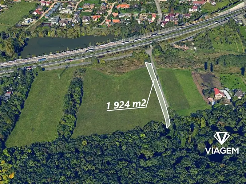 Prodej pole 1924 m², Praha – náhled fotky 1