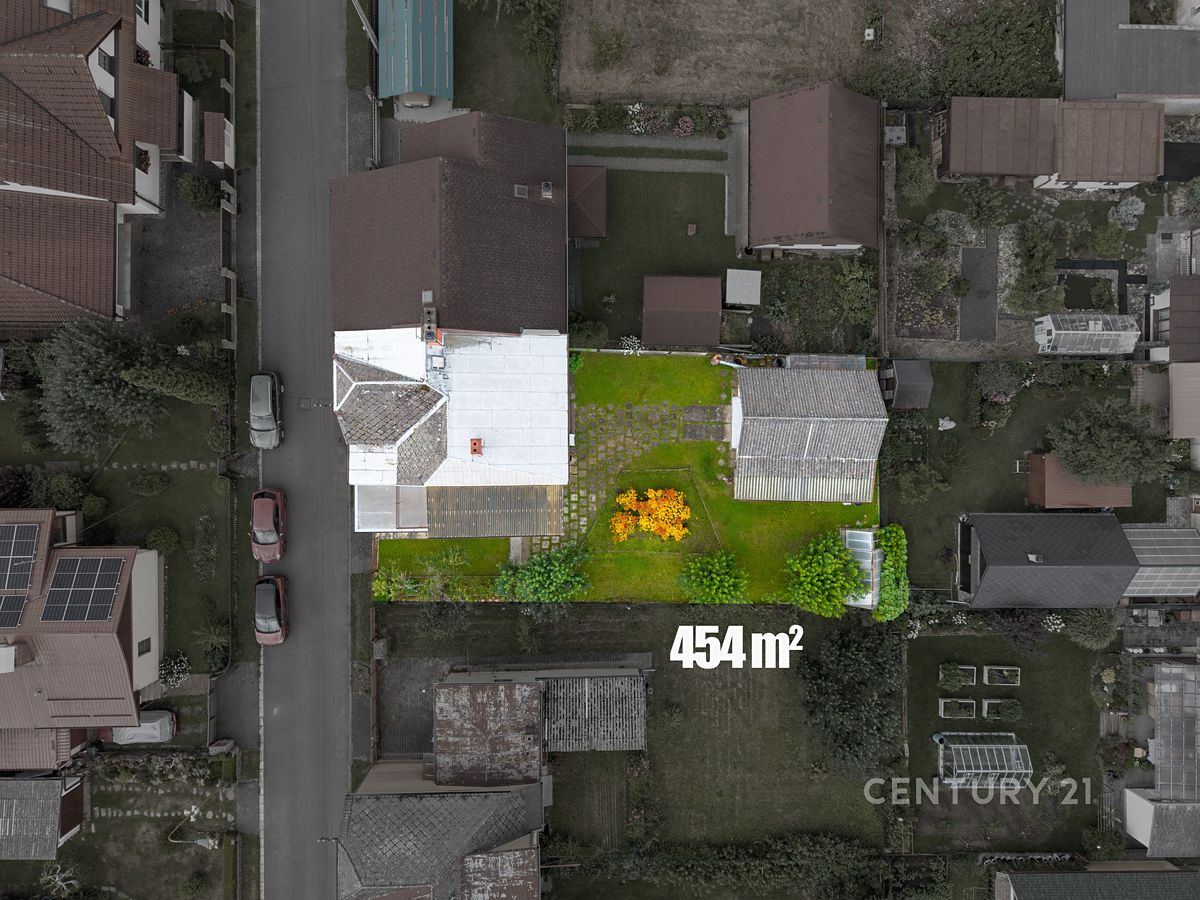 Prodej rodinného domu 220 m², pozemek 454 m² – fotografie 2