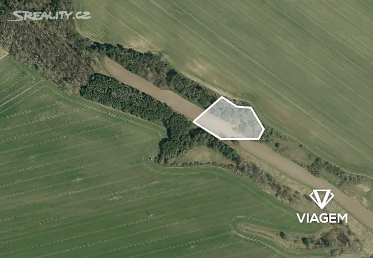 Prodej podílu 1/2 pole 1742 m²