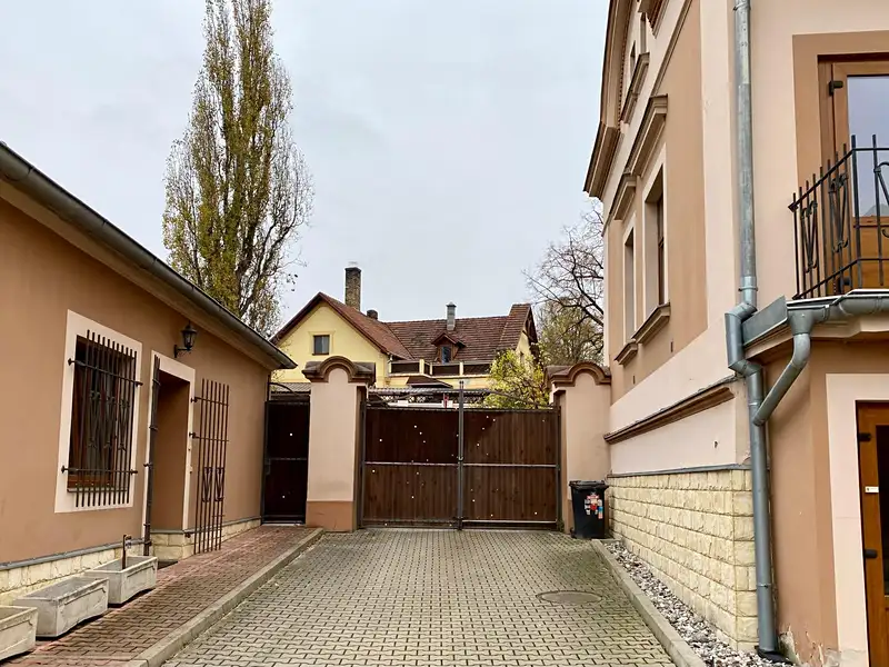 Prodej rodinného domu 650 m², pozemek 2805 m², Čečelice – náhled fotky 2