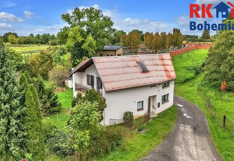 Prodej rodinného domu 220 m², pozemek 5365 m², Dolní Bousov – náhled fotky 1