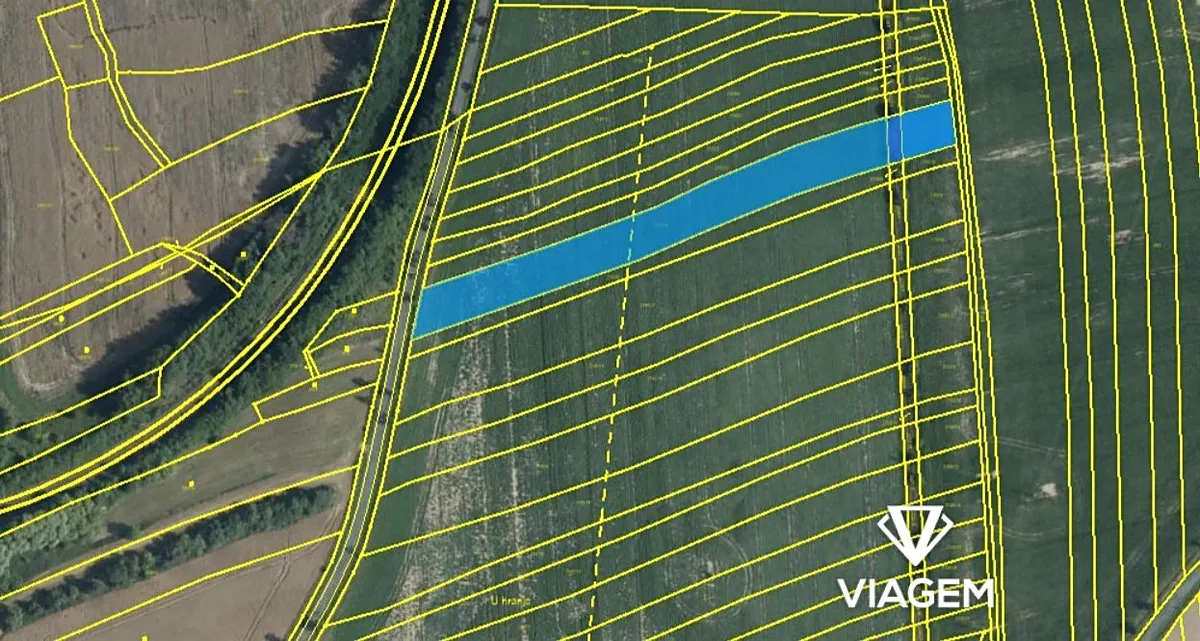 Prodej podílu 1/3 pole 1812 m²