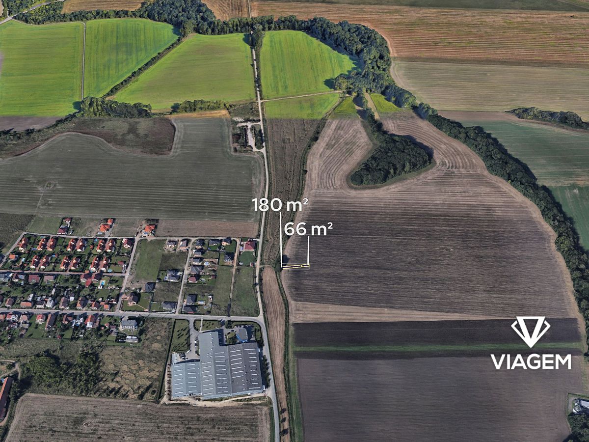 Prodej pole 976 m²