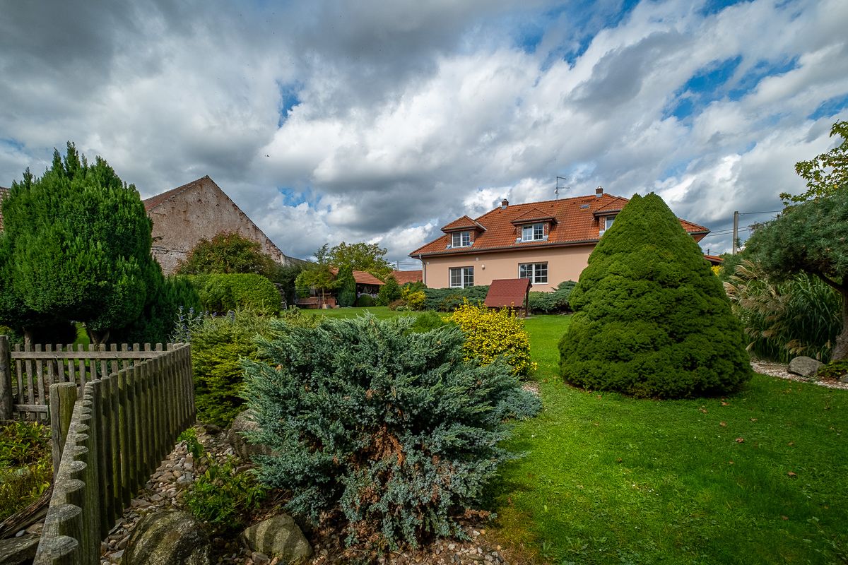 Prodej rodinného domu 222 m², pozemek 1934 m² – fotografie 4