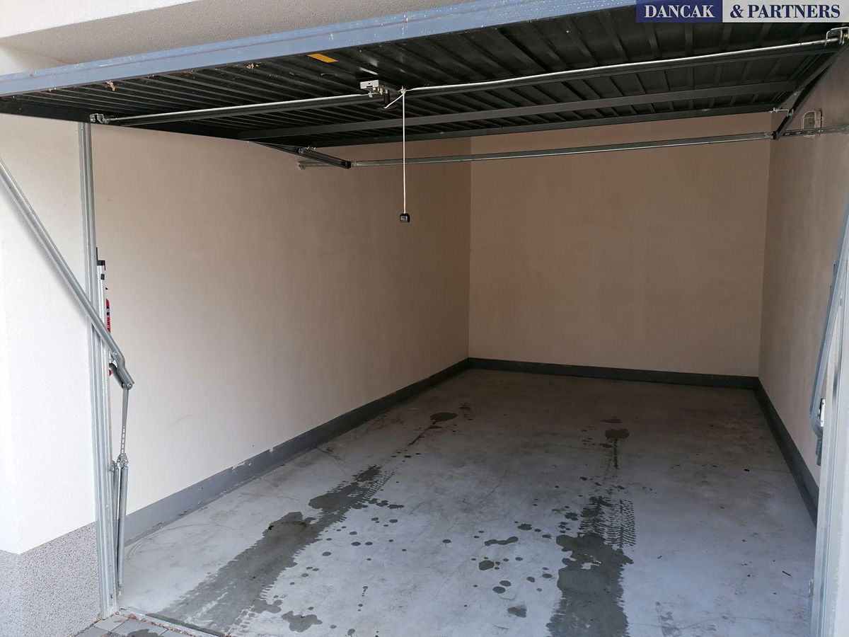 Pronájem garáže 24 m² – fotografie 2