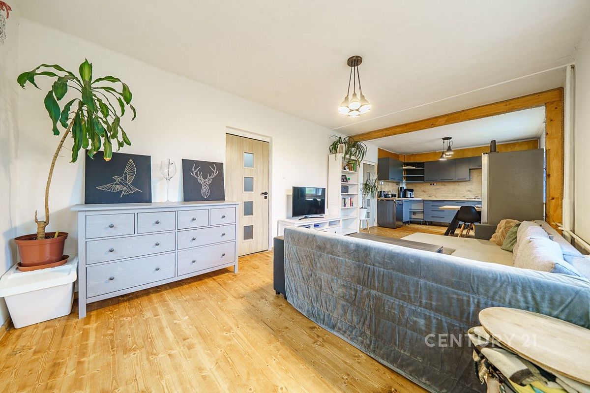 Prodej rodinného domu 122 m², pozemek 880 m² – fotografie 2