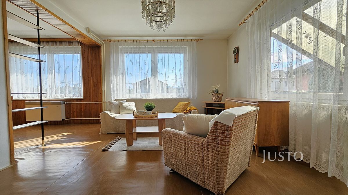 Prodej rodinného domu 296 m², pozemek 853 m² – fotografie 4