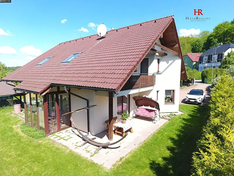 Prodej rodinného domu 355 m², pozemek 1626 m², Jenišovice – náhled fotky 1
