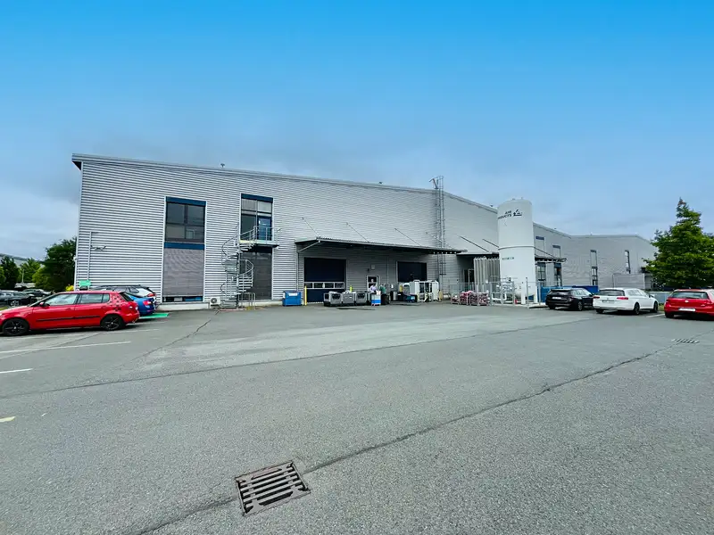 Prodej výrobní haly, prostoru 8900 m², Plzeň – náhled fotky 3