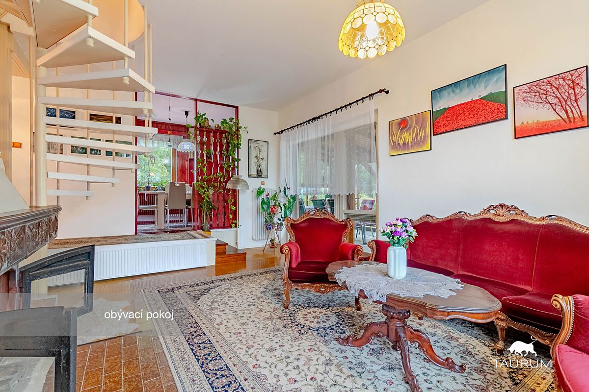 Prodej rodinného domu 342 m², pozemek 1300 m² – fotografie 4