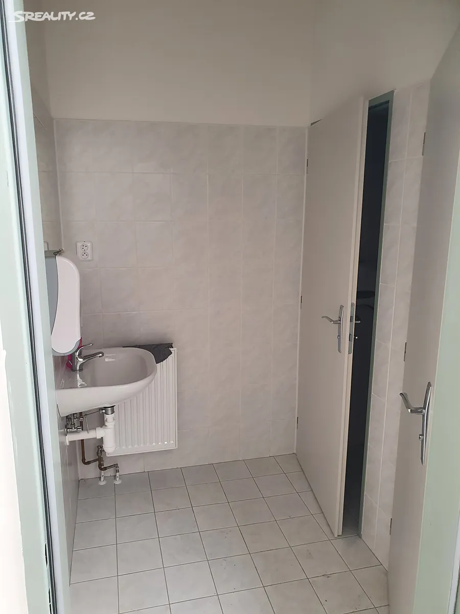 Pronájem obchodního prostoru 87 m² – pohled 4