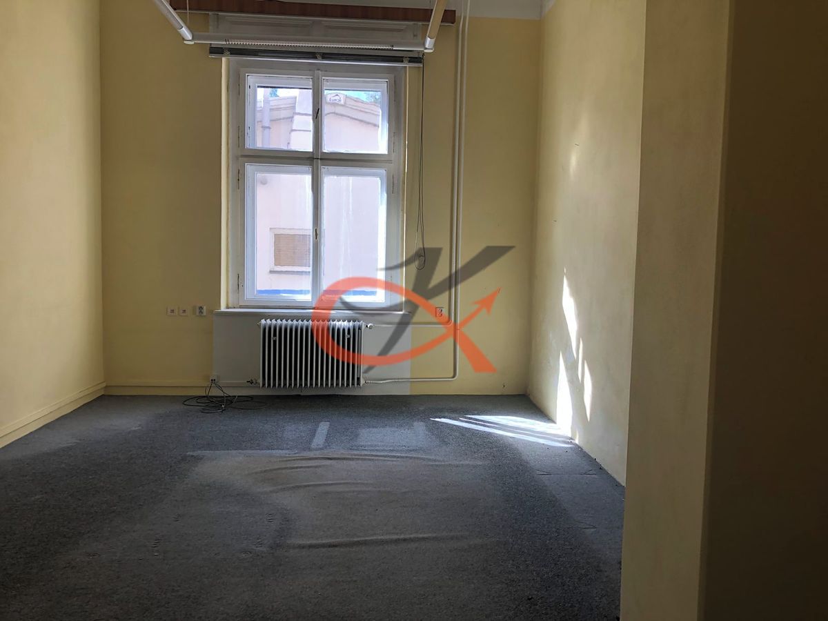 Pronájem kanceláře 100 m² – fotografie 2