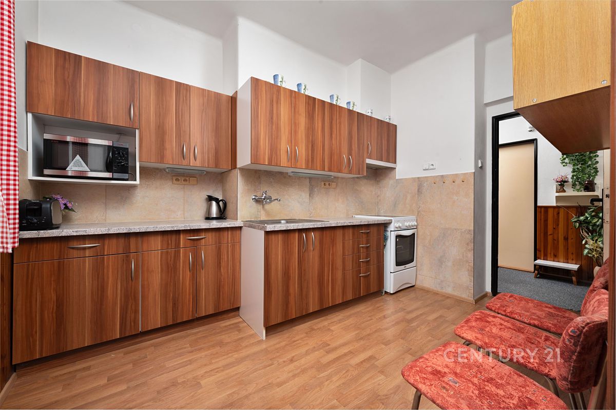 Prodej rodinného domu 220 m², pozemek 454 m² – fotografie 3