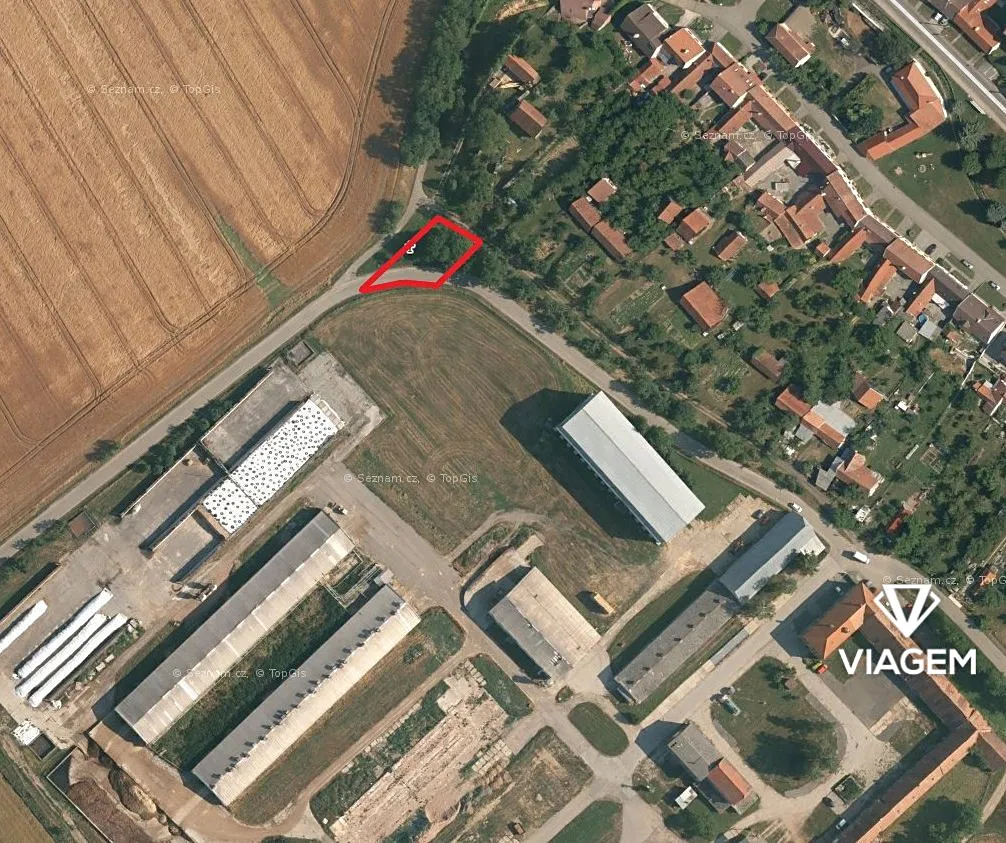 Prodej podílu 1/2 pozemku 238 m²