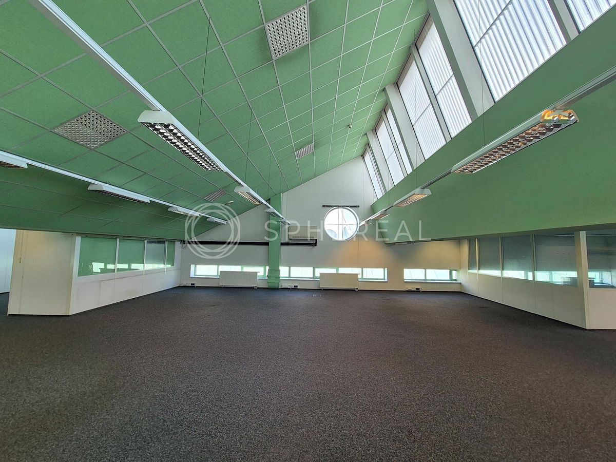 Pronájem kanceláře 1000 m² – fotografie 3