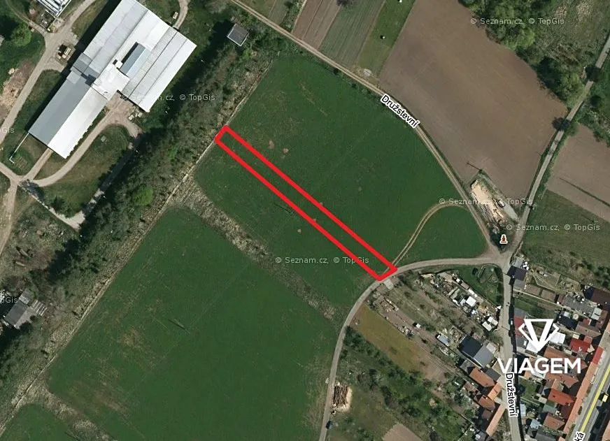 Prodej podílu 1/4 komerčního pozemku 271 m²