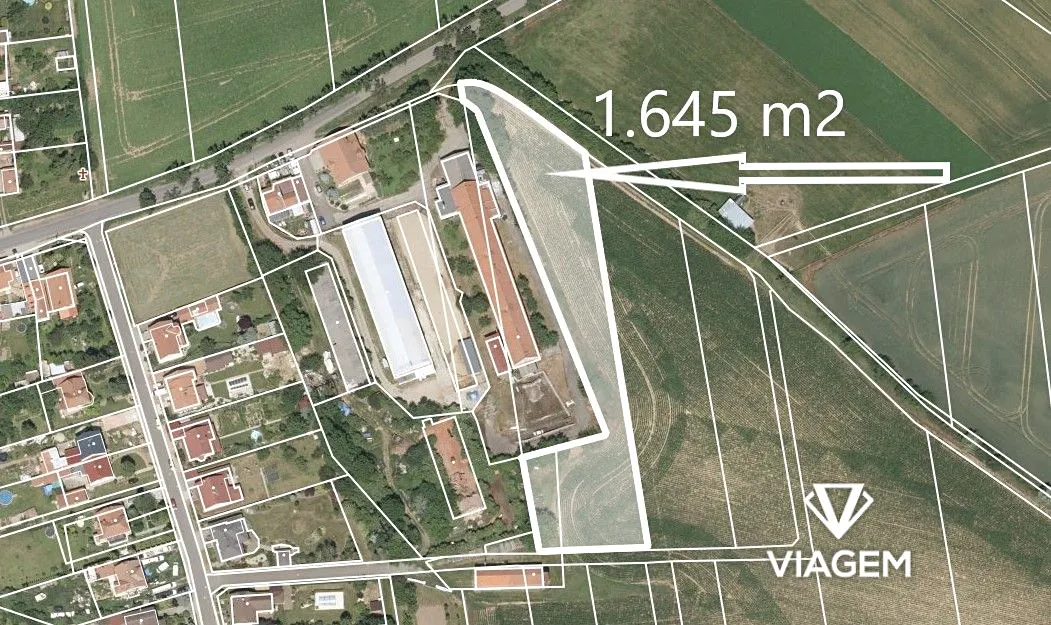 Prodej podílu 2/9 stavebního pozemku 1644 m²