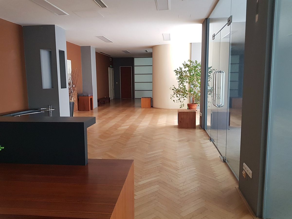 Pronájem kanceláře 432 m² – fotografie 2