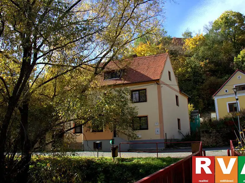 Prodej vícegeneračního domu 200 m², pozemek 1395 m², Stříbro – náhled fotky 2