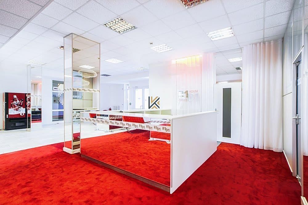 Pronájem kanceláře 195 m² – fotografie 3