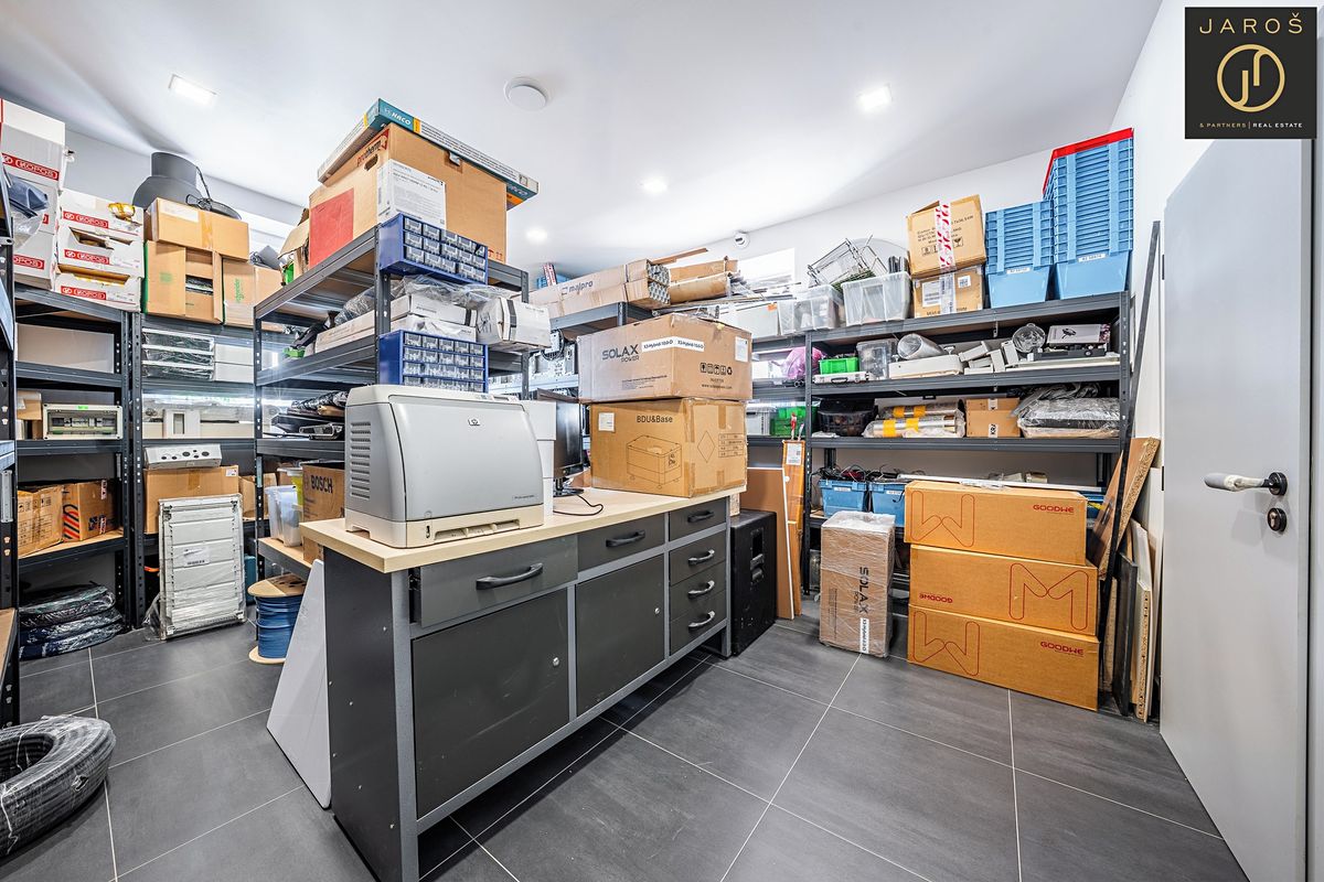 Prodej obchodního prostoru 402 m² – fotografie 3