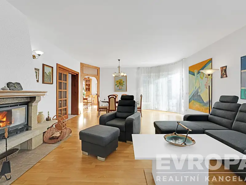Prodej rodinného domu 350 m², pozemek 1991 m², Nymburk – náhled fotky 3