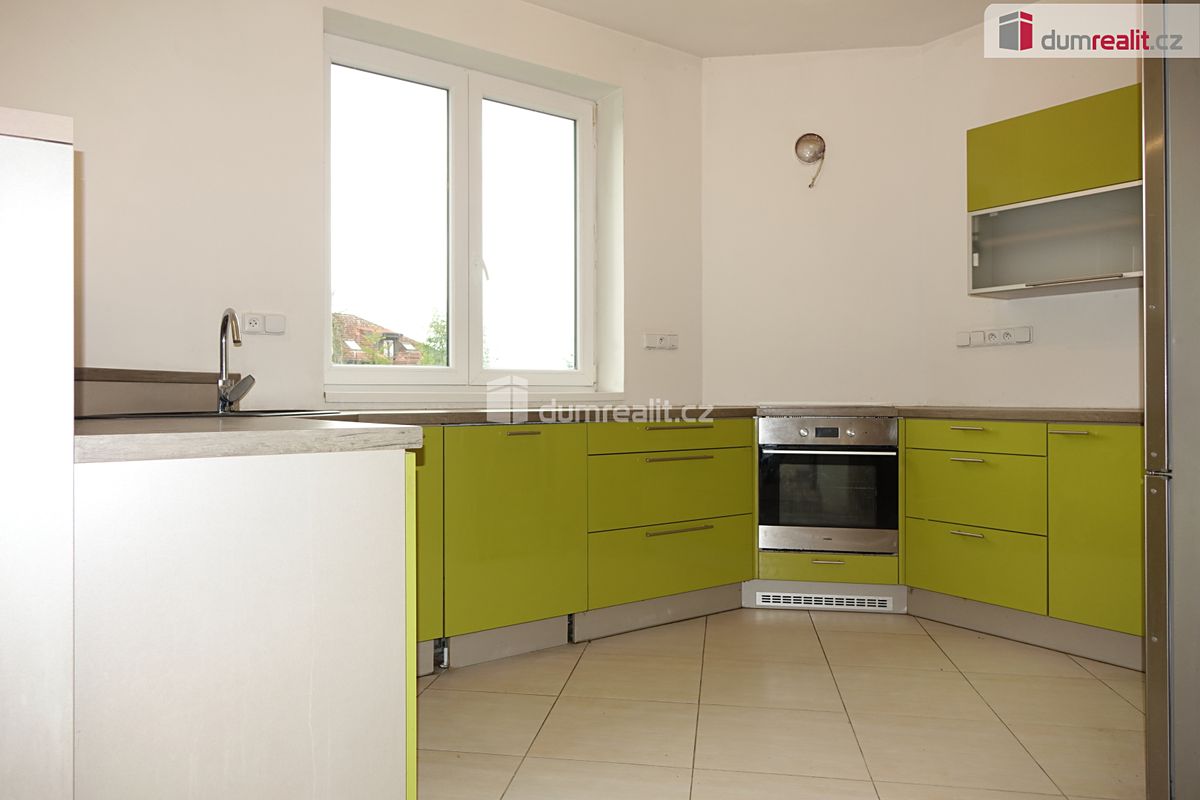 Prodej rodinného domu 168 m², pozemek 811 m² – fotografie 3