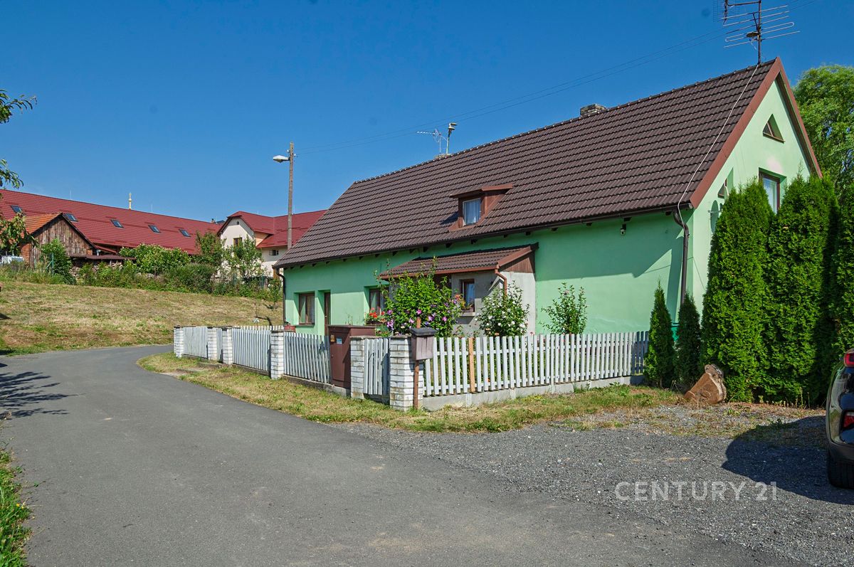 Prodej rodinného domu 262 m², pozemek 2736 m² – fotografie 3