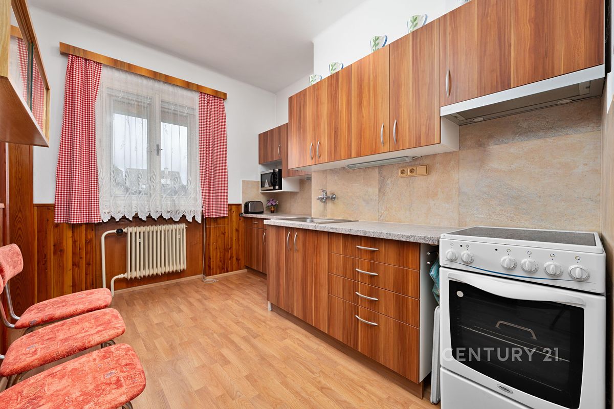 Prodej rodinného domu 220 m², pozemek 454 m² – fotografie 4