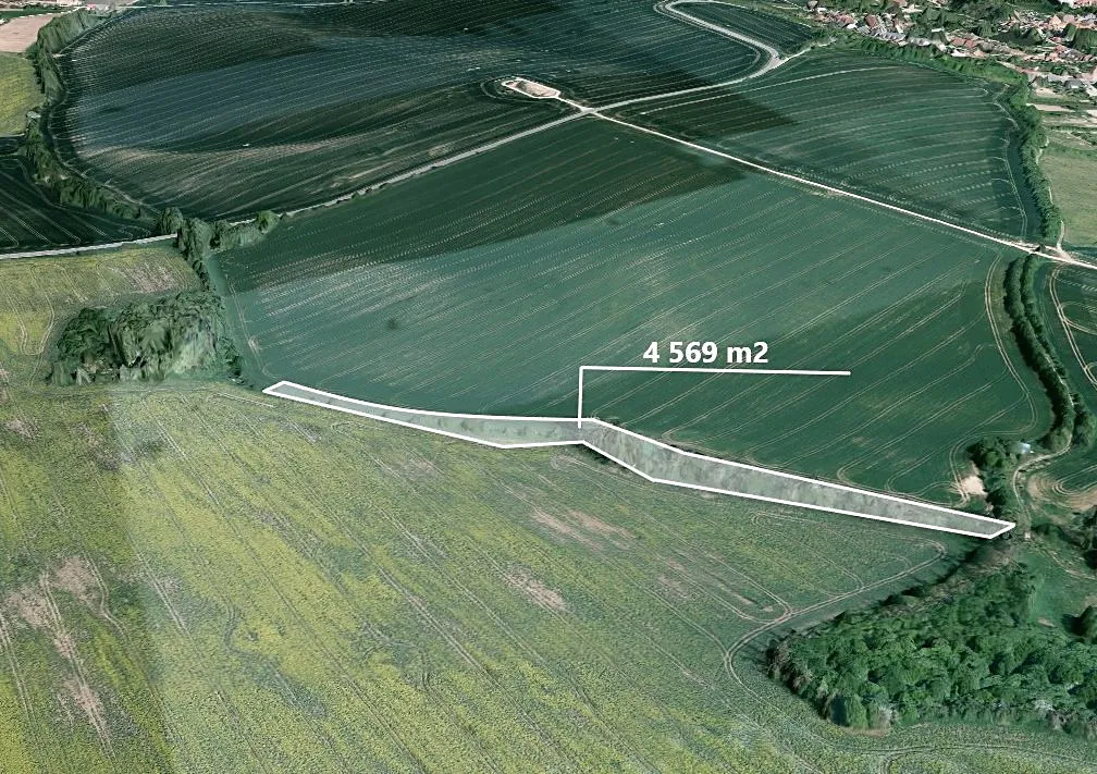 Prodej podílu 16/83 pole 887 m²