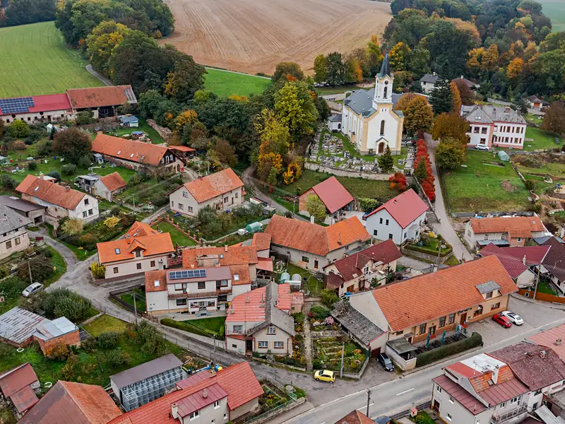 Prodej rodinného domu 375 m², pozemek 375 m², Skořenice – náhled fotky 2