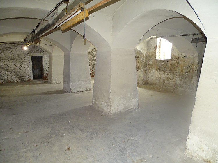 Gewerbefläche zur Miete, 200 m² (1 von 8)