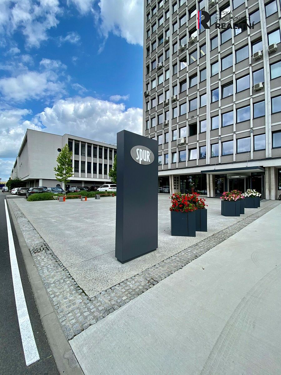 Pronájem kanceláře 550 m²