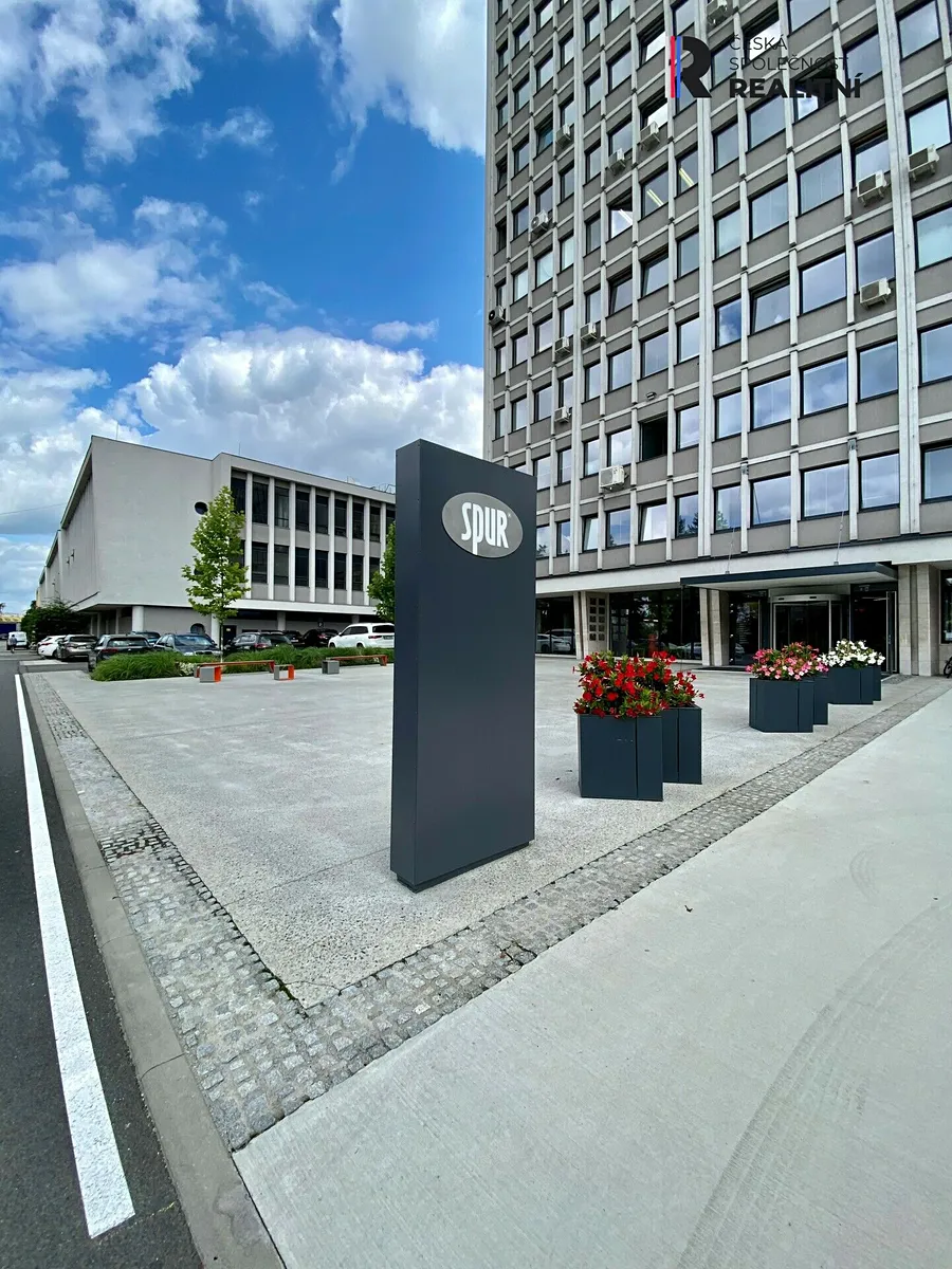Pronájem kanceláře 550 m²